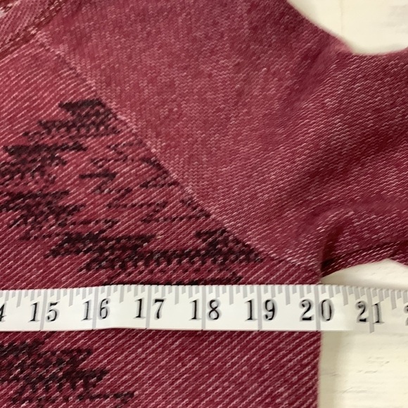 t6 Aztec print old navy burgundy cropped sweatshirt size small - Picture 8 of 11
